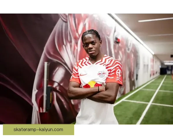 德甲转会市场热潮涌动，多家俱乐部争夺新星状态回暖