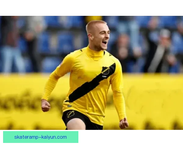 霍伊别尔职业轨迹持续提升，近年来在中场表现稳健。