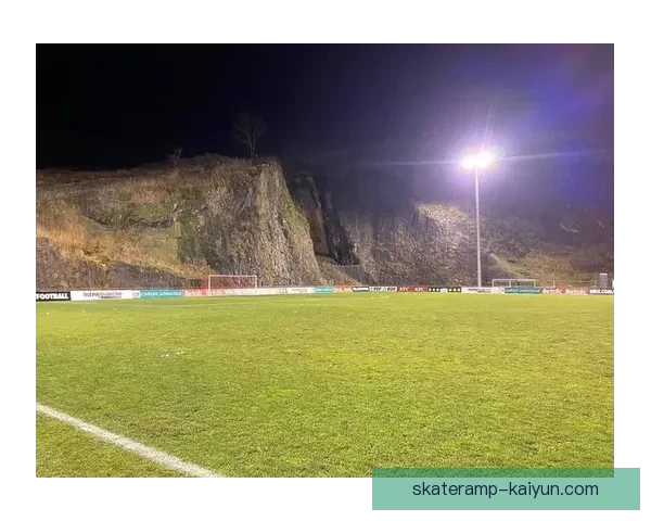 西甲埃斯帕尼奥尔更衣室气氛积极，球队表现备受关注